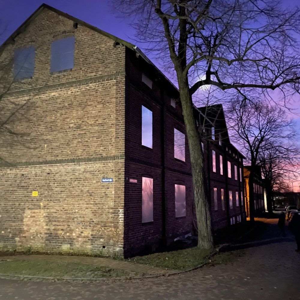 photo_5474408291380613995_y